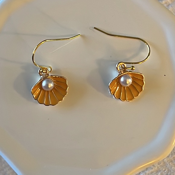 Seashell Earrings - Picture 1 of 3